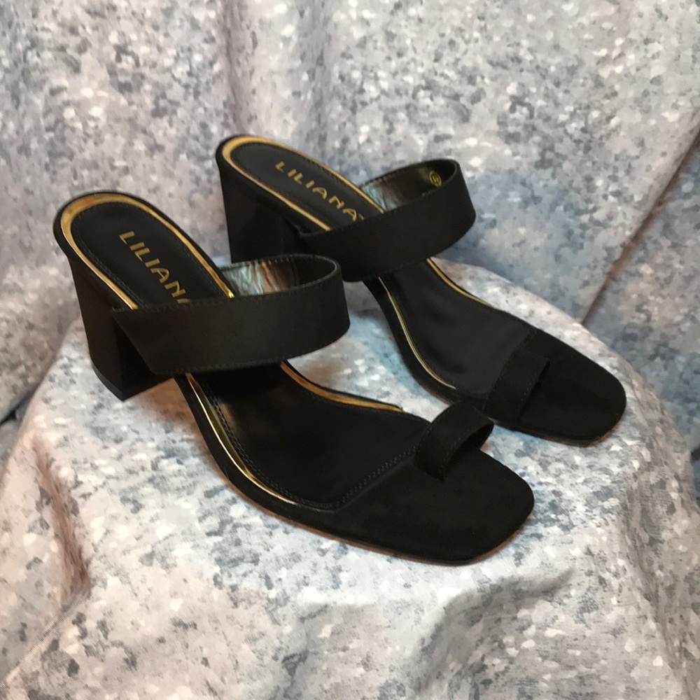 Women’s Size 10 LILIANA Black w/Gold Trim 3” Block Heels, One Band, Toe Loops